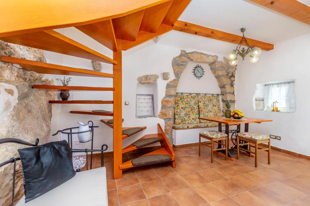 Villa Ana With Jacuzzi & Swimming Pool Cres
