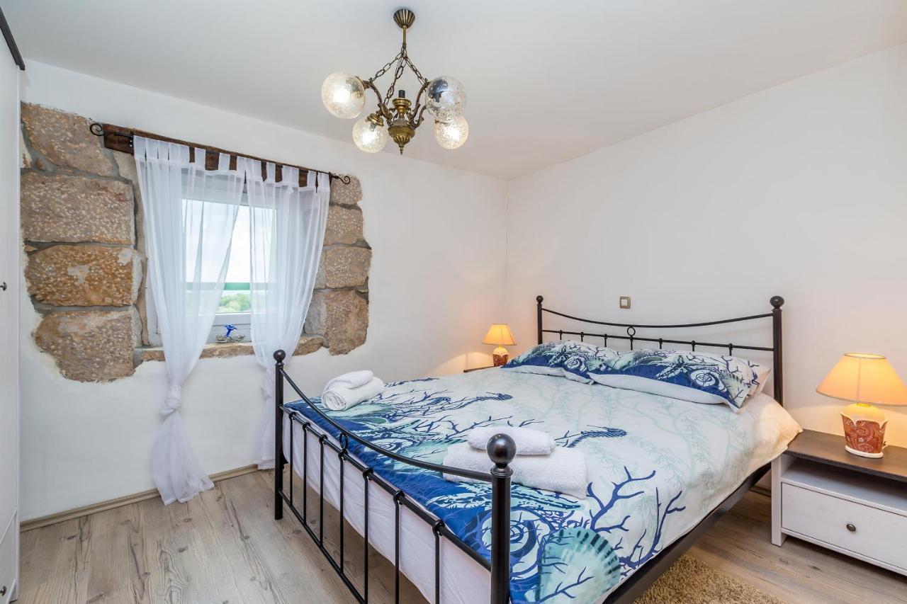 Ana With Jacuzzi & Swimming Pool Cres