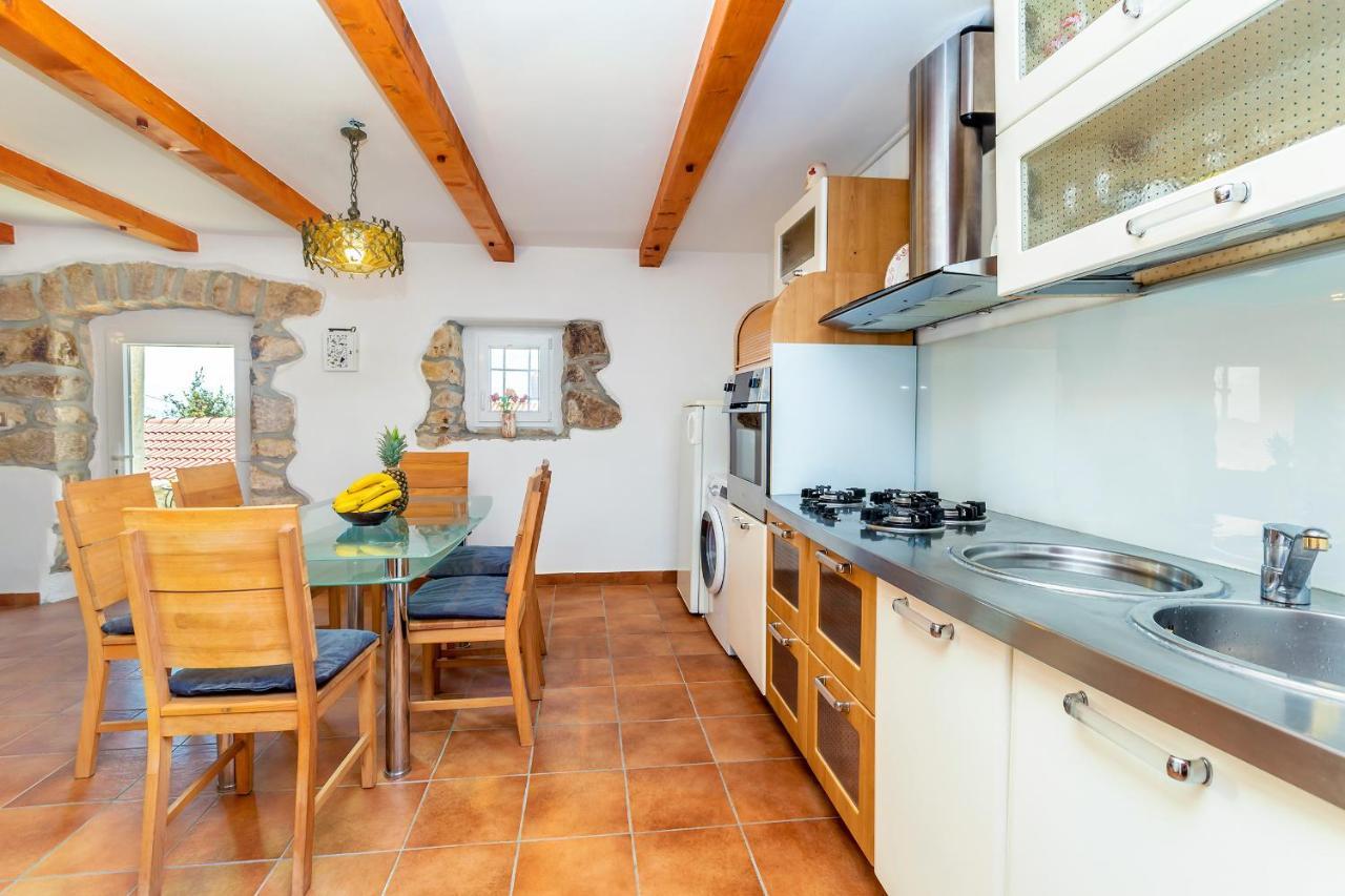 Ana With Jacuzzi & Swimming Pool Villa