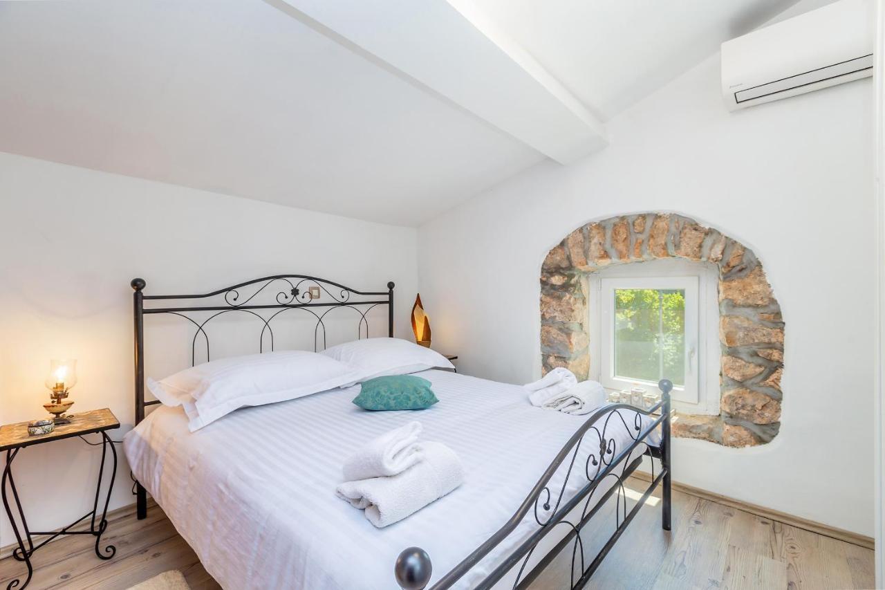 Villa Ana With Jacuzzi & Swimming Pool