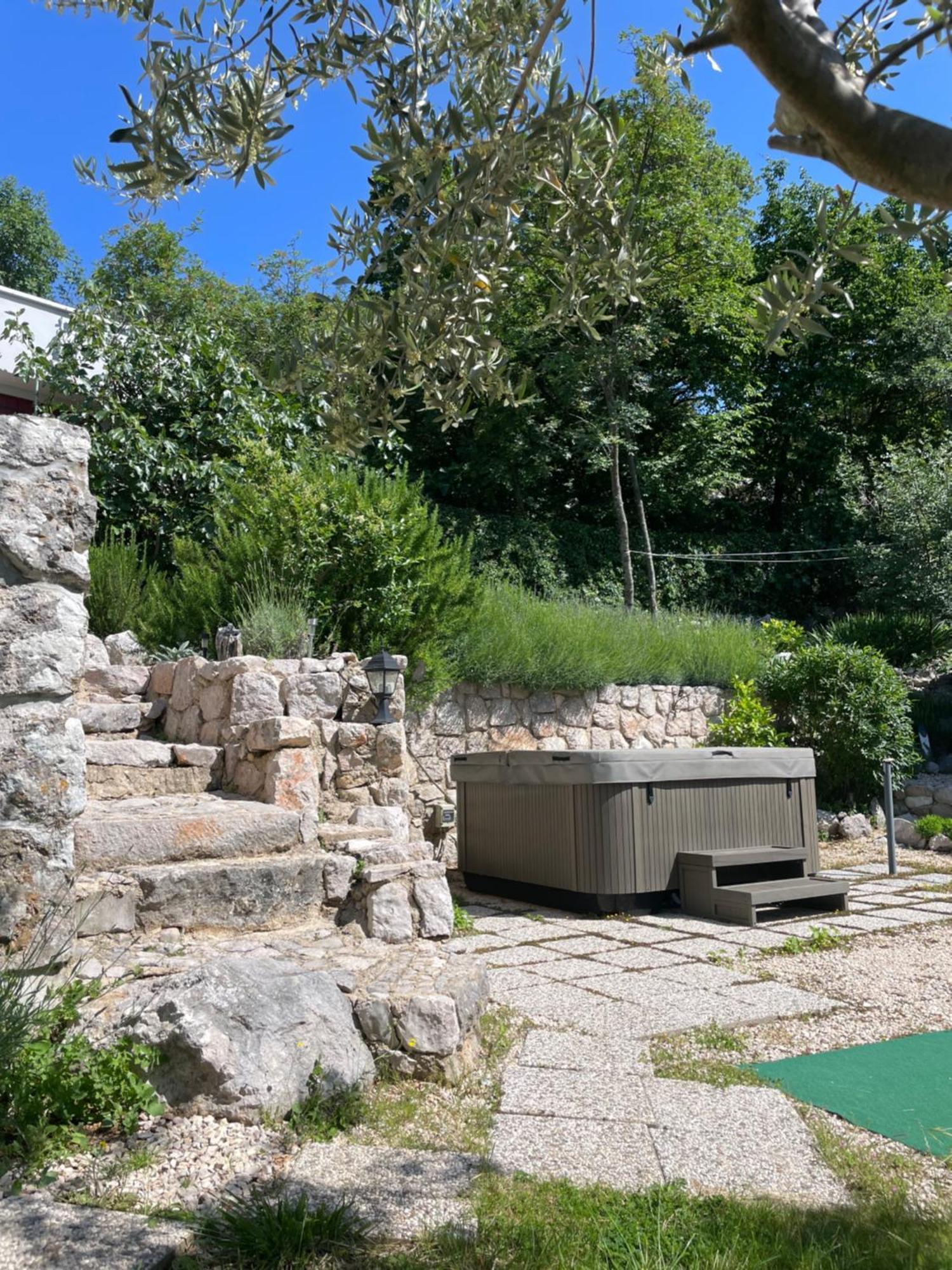 Ana With Jacuzzi & Swimming Pool Villa *